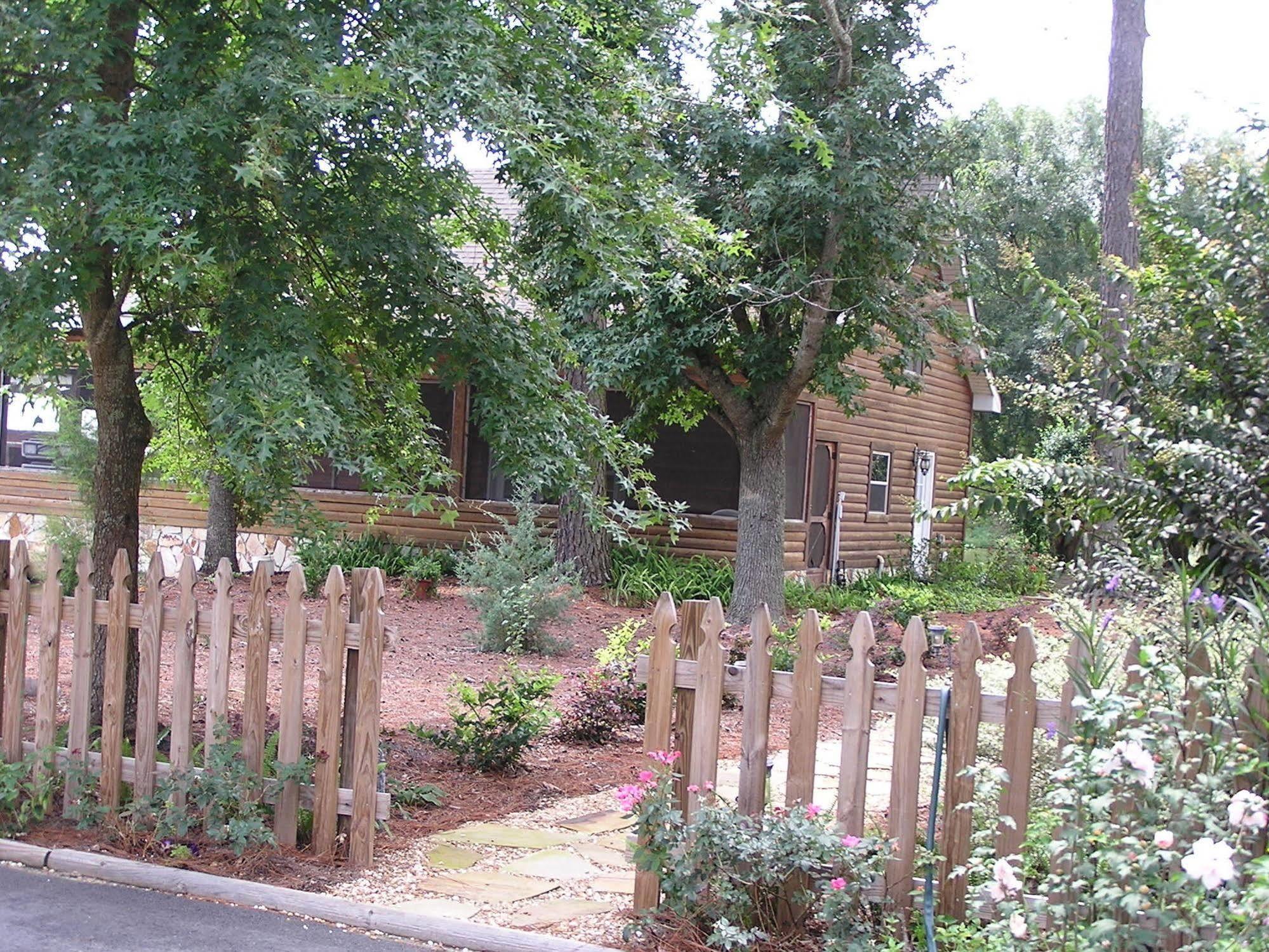 Shalom House Bed And Breakfast Tifton Exteriör bild